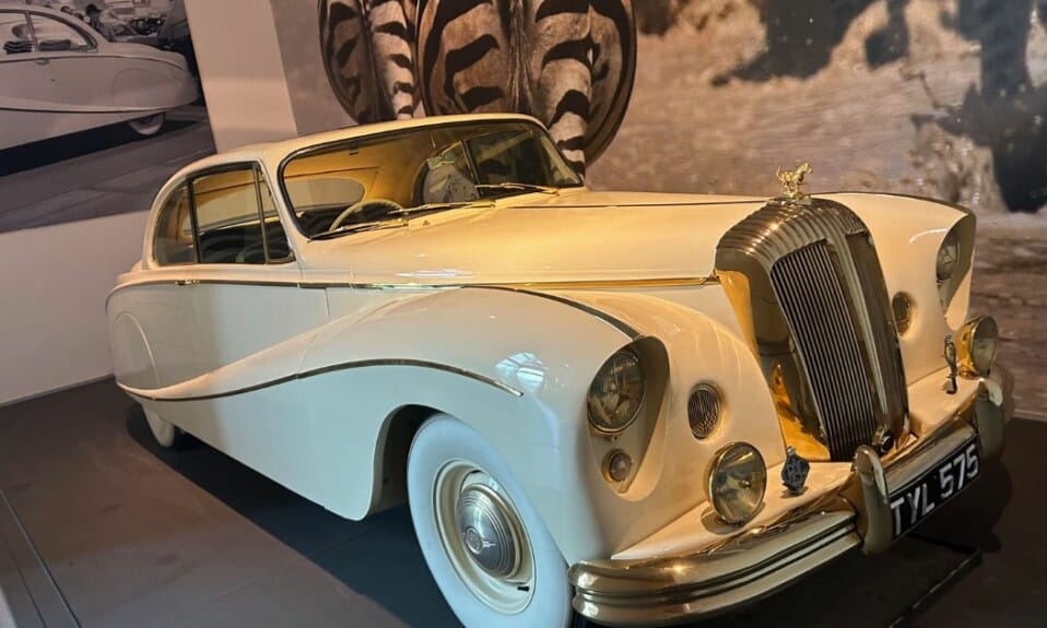 Concours d'Elegance in Louwman Museum: De mooiste klassiekers van Nederland