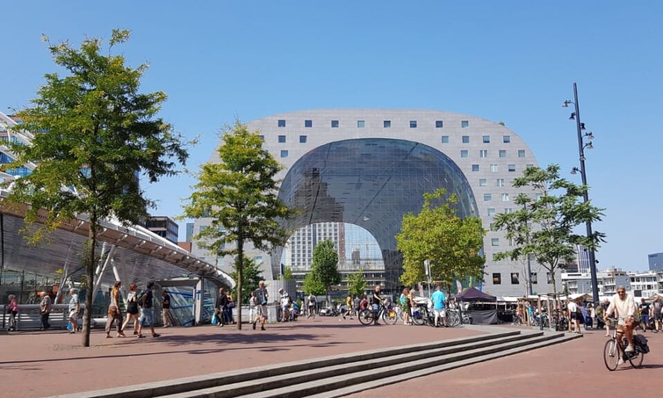 Foodtour in Markthal Rotterdam: Culinaire wereldreis onder één dak