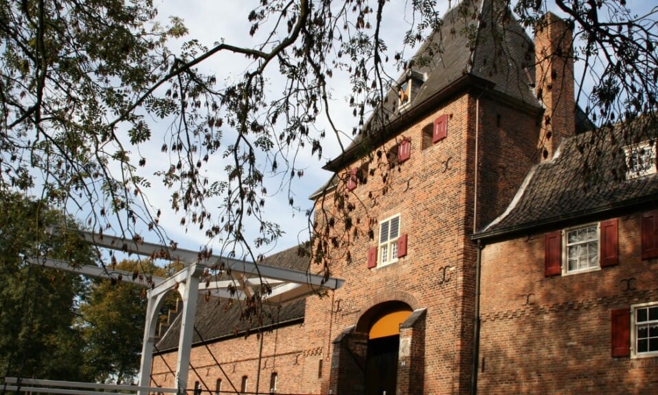 Ontdek de schoonheid van Kasteel Doorwerth met een romantische wandeling