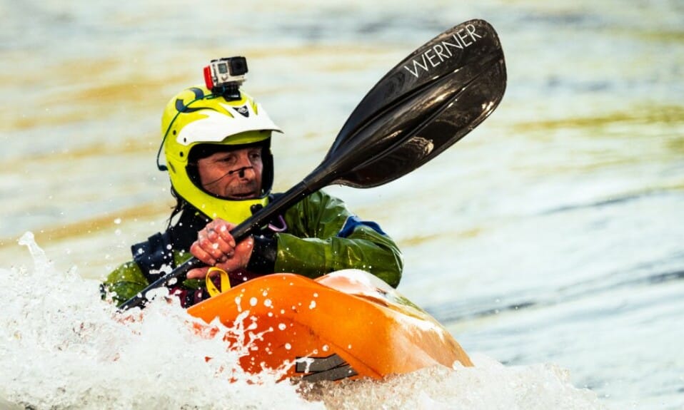 Op 4 plekken wildwaterkajakken en veiligheidsinstructies